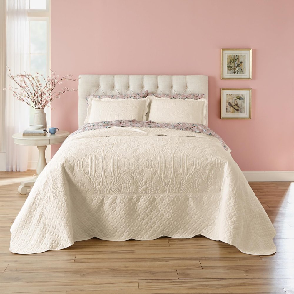 BrylaneHome Lily Damask Bedspread - King, White