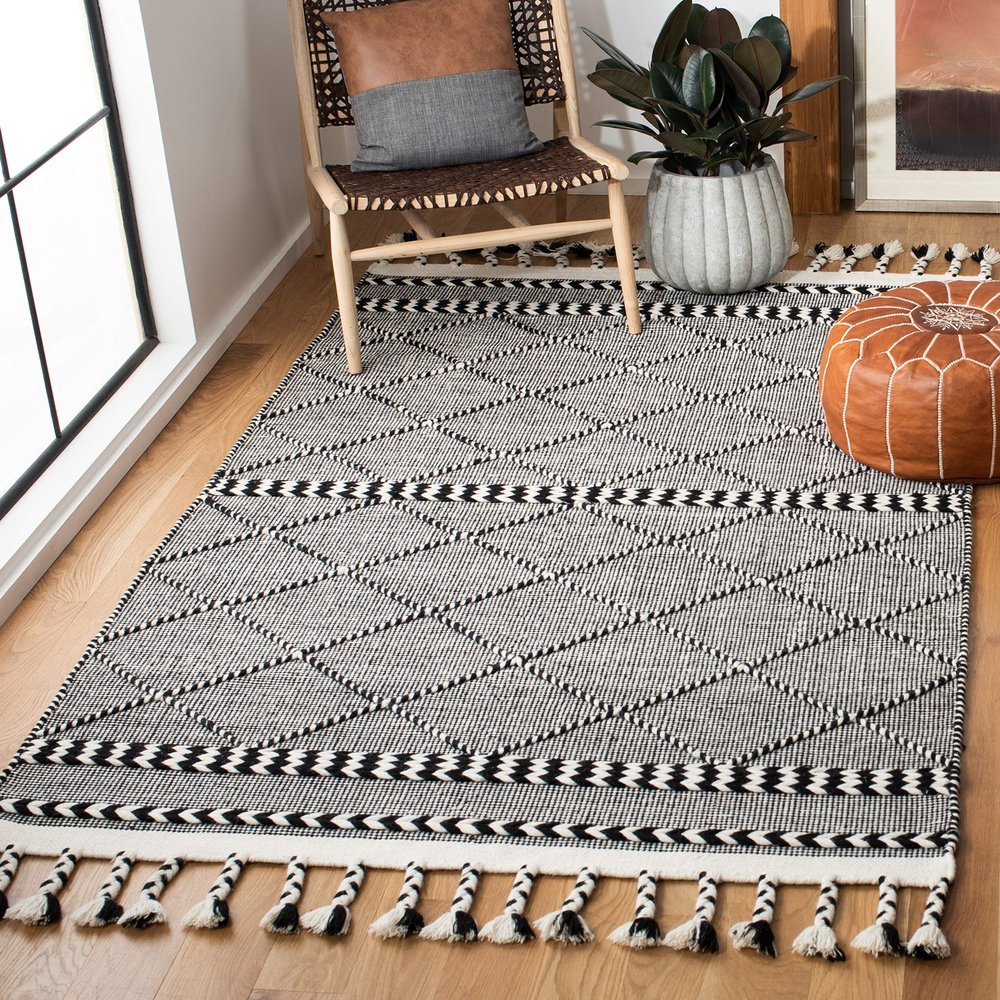 SAFAVIEH Casablanca Collection Accent Rug - 3' x 5', Black & Ivory, Handmade Moroccan Boho Wool Braided Tassel Fringe, Ideal for High Traffic Areas in Entryway, Living Room, Bedroom (CSB575Z)