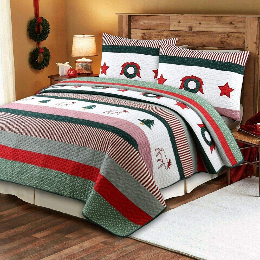 Holiday Christmas 3-Piece Queen Quilt Bedding Set, Morning Stripped Wreath Red Green Soft Lightweight Coverlet Bedspread