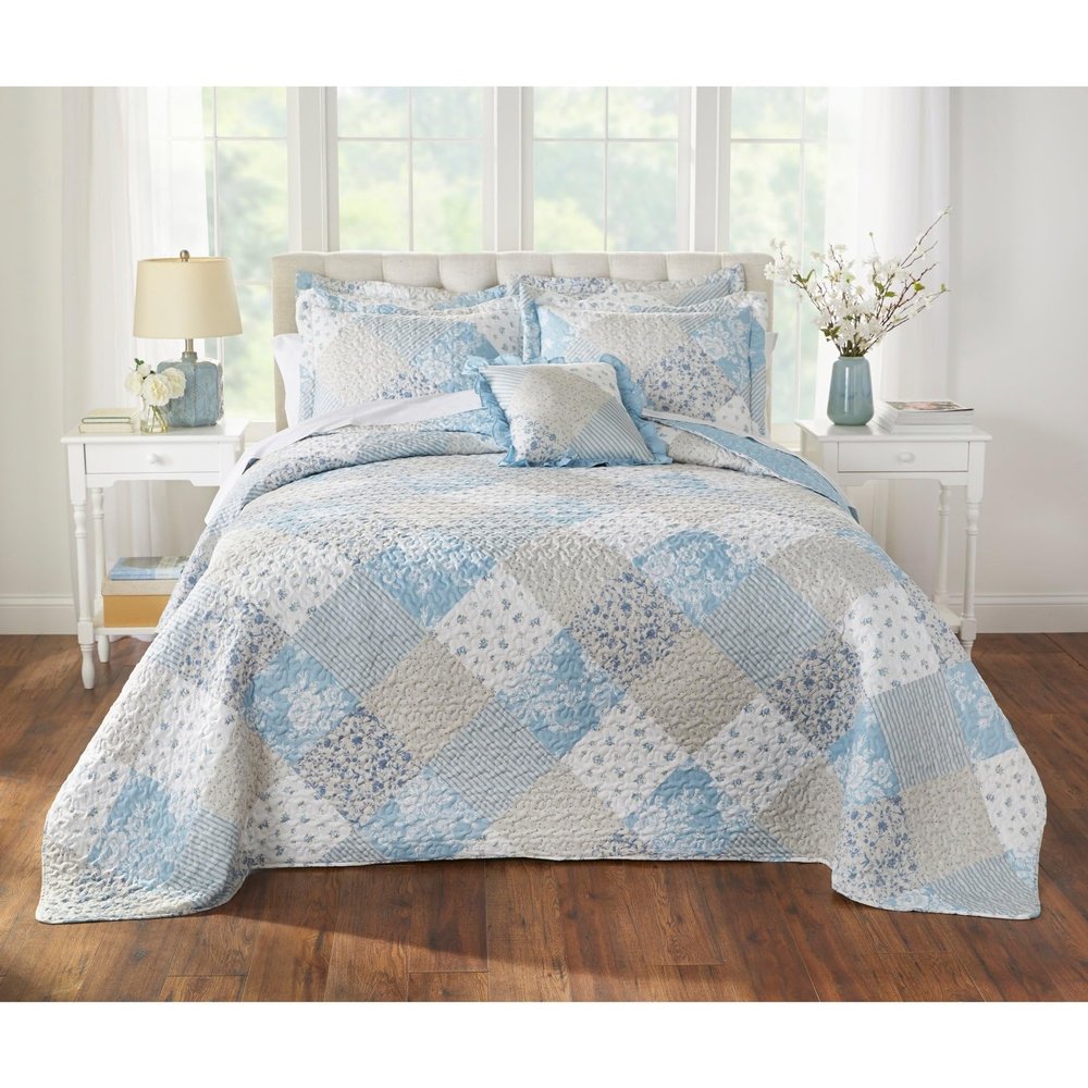BrylaneHome Patchwork Bedspread - King, Soft Blue