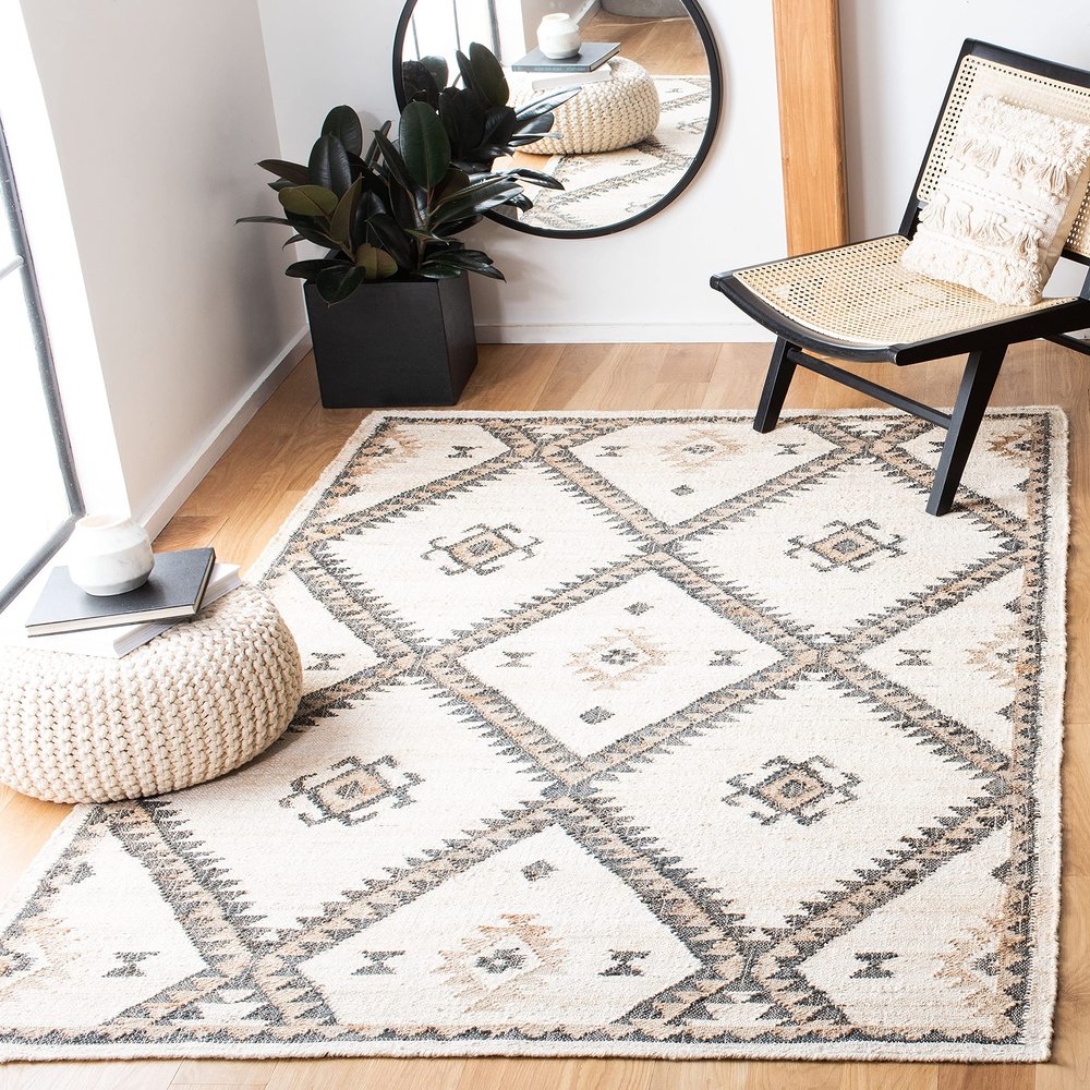 SAFAVIEH Kilim Collection Accent Rug - 3' x 5', Ivory & Black, Handmade Flat Weave Jute, Ideal for High Traffic Areas in Entryway, Living Room, Bedroom (KLM761A)