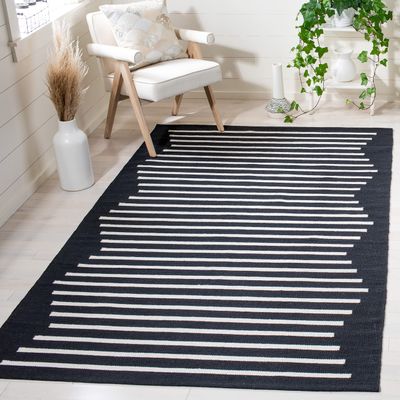 SAFAVIEH Montauk Collection Accent Rug - 4' x 6', Black & Ivory, Handmade Flat Weave Boho Farmhouse Cotton Modern Stripe, Ideal for High Traffic Areas in Entryway, Living Room, Bedroom (MTK313Z)