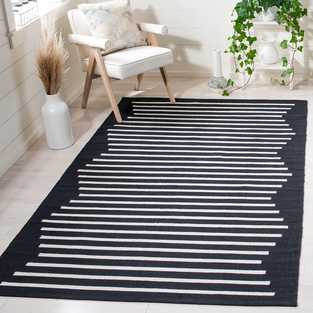 SAFAVIEH Montauk Collection Accent Rug - 4' x 6', Black & Ivory, Handmade Flat Weave Boho Farmhouse Cotton Modern Stripe, Ideal for High Traffic Areas in Entryway, Living Room, Bedroom (MTK313Z)