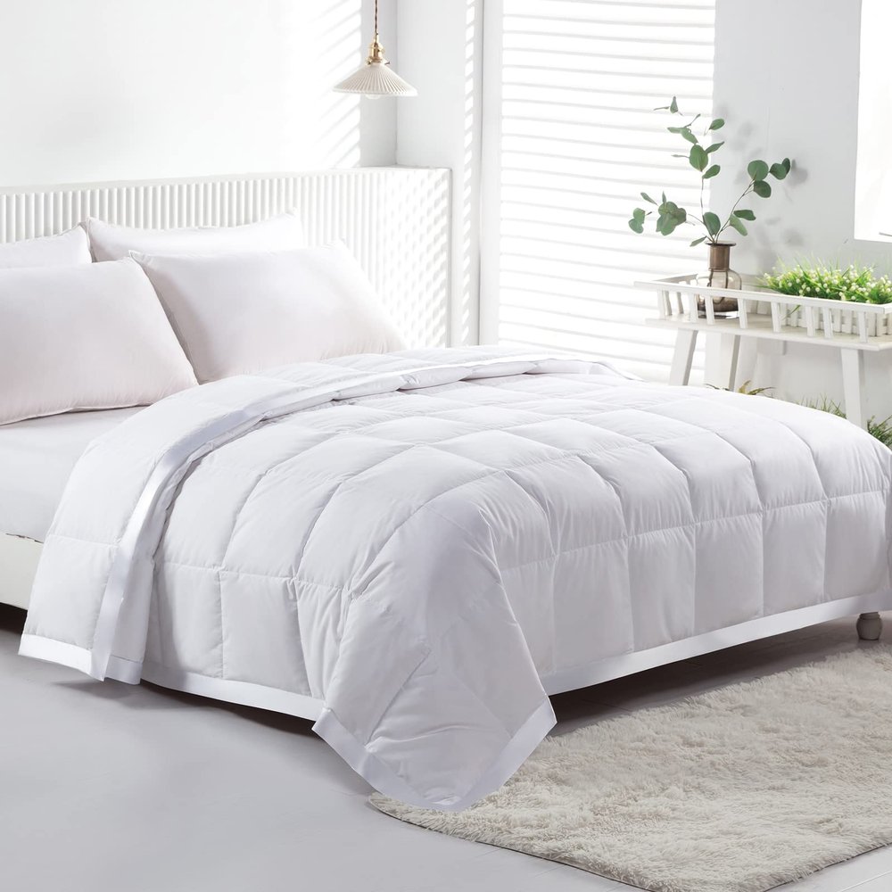 APSMILE Lightweight Down Feather Fibers Blanket, Summer Cooling Down Feather Fibers Comforter Full/Queen Size, Ultra-Soft Breathable Thin Bed Quilt Duvet with Satin Trim(Full/Queen, Cream White)