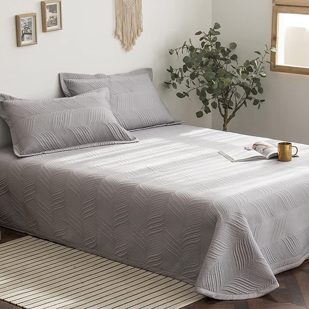 vctops 3 Piece Classic Solid Qulit Set Queen Size Geometric Stripe Stitched Pattern Lightweight Bedspread Coverlet Bed Cover (Grey, Queen)