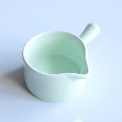 Gravy Boat Japanese Style Ceramic Milk Cup With Handle Western Food Mini Milk Cup Home Juice Jar Coffee Creamer Jar Seasoning Jar Suitable for Kitchen Dessert Shops Gravy Sauce Boat (Color : Beige)