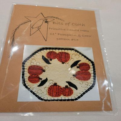 *PATTERN* Primitive Candle Mat - Pumpkin & Crows 11"