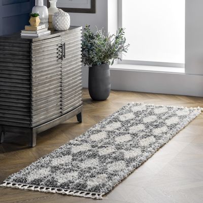 nuLOOM Selah Geometric Shag Runner Rug, 2' 6" x 6', Grey