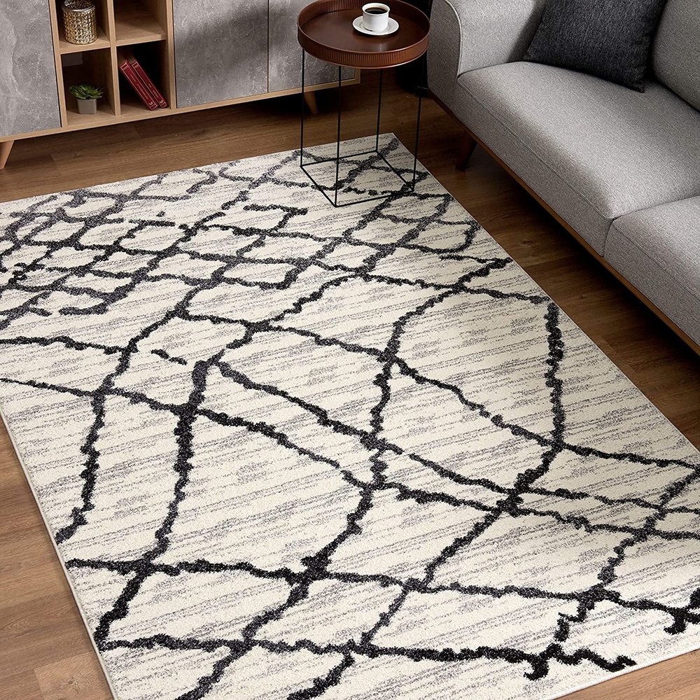 HomeRoots White Grey 100% Twisted Polyester 4 x 6 Gray and Black Modern Abstract Area Rug