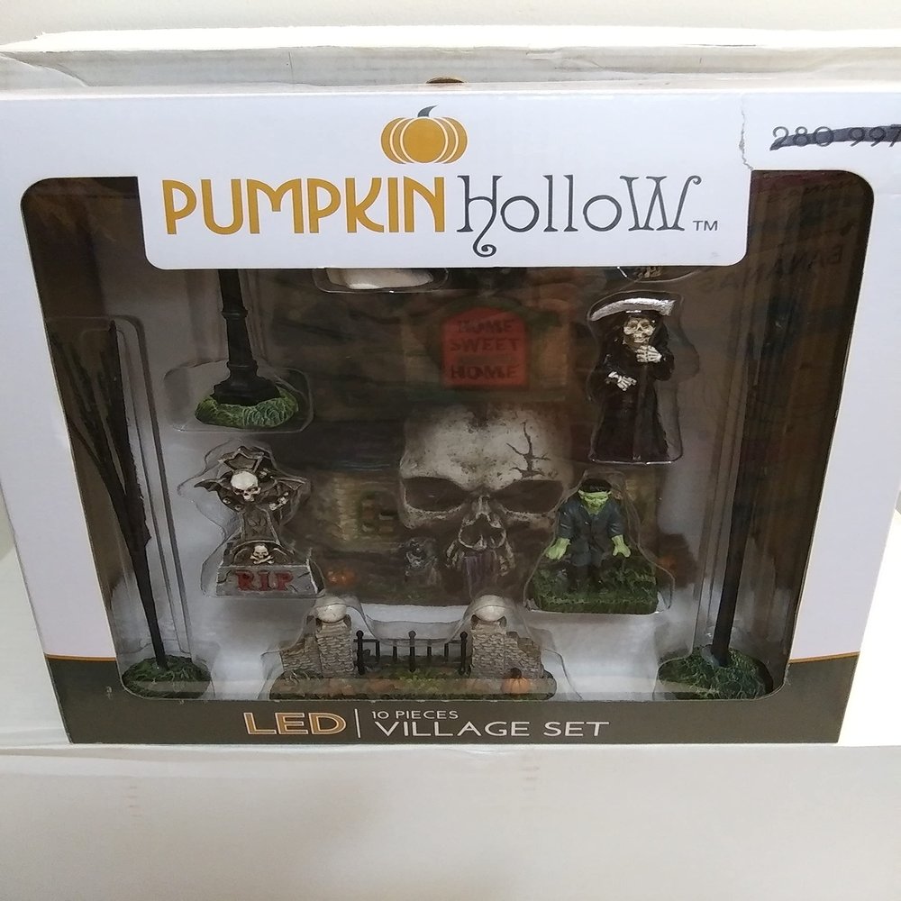 Pumpkin Hollow led 10 Piece Halloween Village Set