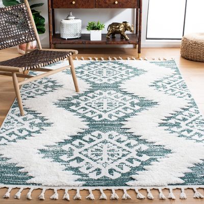 SAFAVIEH Moroccan Tassel Shag Collection Accent Rug - 4' x 6', Green & Ivory, Boho Design, Non-Shedding & Easy Care, 2-inch Thick Ideal for High Traffic Areas in Foyer, Living Room, Bedroom (MTS652Y)