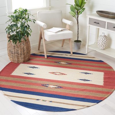 SAFAVIEH Montauk Collection Area Rug - 6' Round, Blue & Red, Handmade Boho Tribal Southwestern Cotton Fringe, Ideal for High Traffic Areas in Living Room, Bedroom (MTK552A)