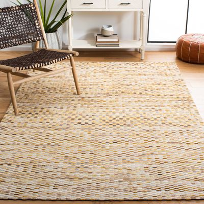 SAFAVIEH Marbella Collection Accent Rug - 4' x 6', Yellow & Ivory, Handmade Wool, Ideal for High Traffic Areas in Entryway, Living Room, Bedroom (MRB904D)
