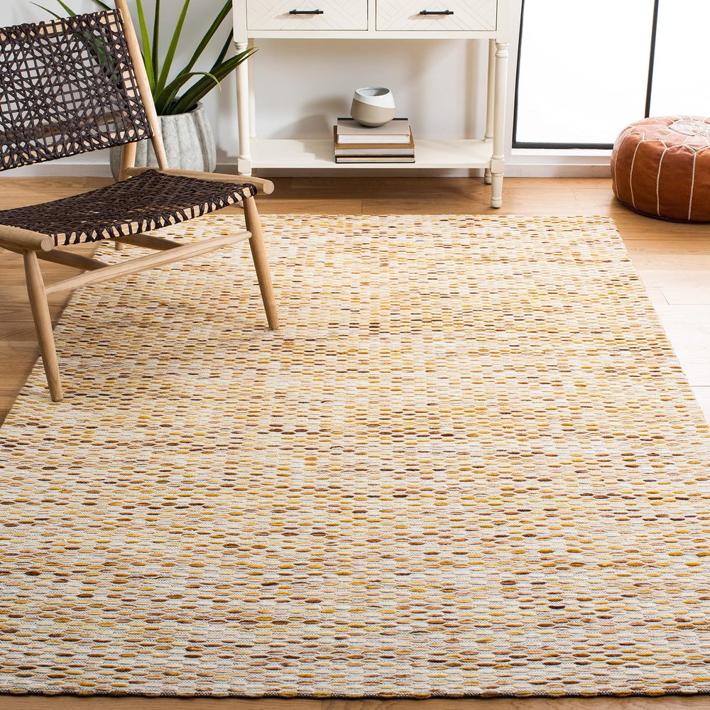 SAFAVIEH Marbella Collection Accent Rug - 4' x 6', Yellow & Ivory, Handmade Wool, Ideal for High Traffic Areas in Entryway, Living Room, Bedroom (MRB904D)