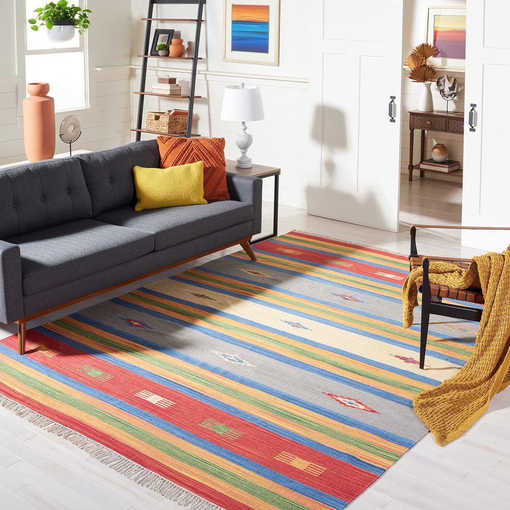SAFAVIEH Montauk Collection Area Rug - 6' Square, Blue & Red, Handmade Boho Cotton, Ideal for High Traffic Areas in Living Room, Bedroom (MTK555M)