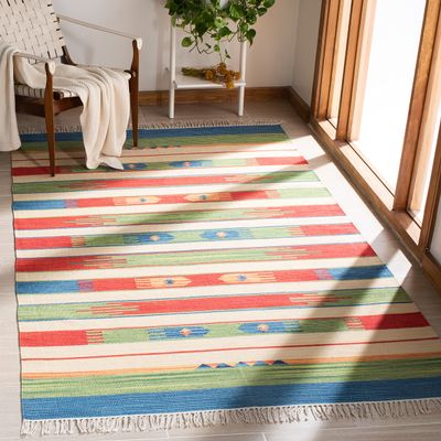 SAFAVIEH Montauk Collection Area Rug - 6' Square, Green & Blue, Handmade Boho Cotton, Ideal for High Traffic Areas in Living Room, Bedroom (MTK553Y)