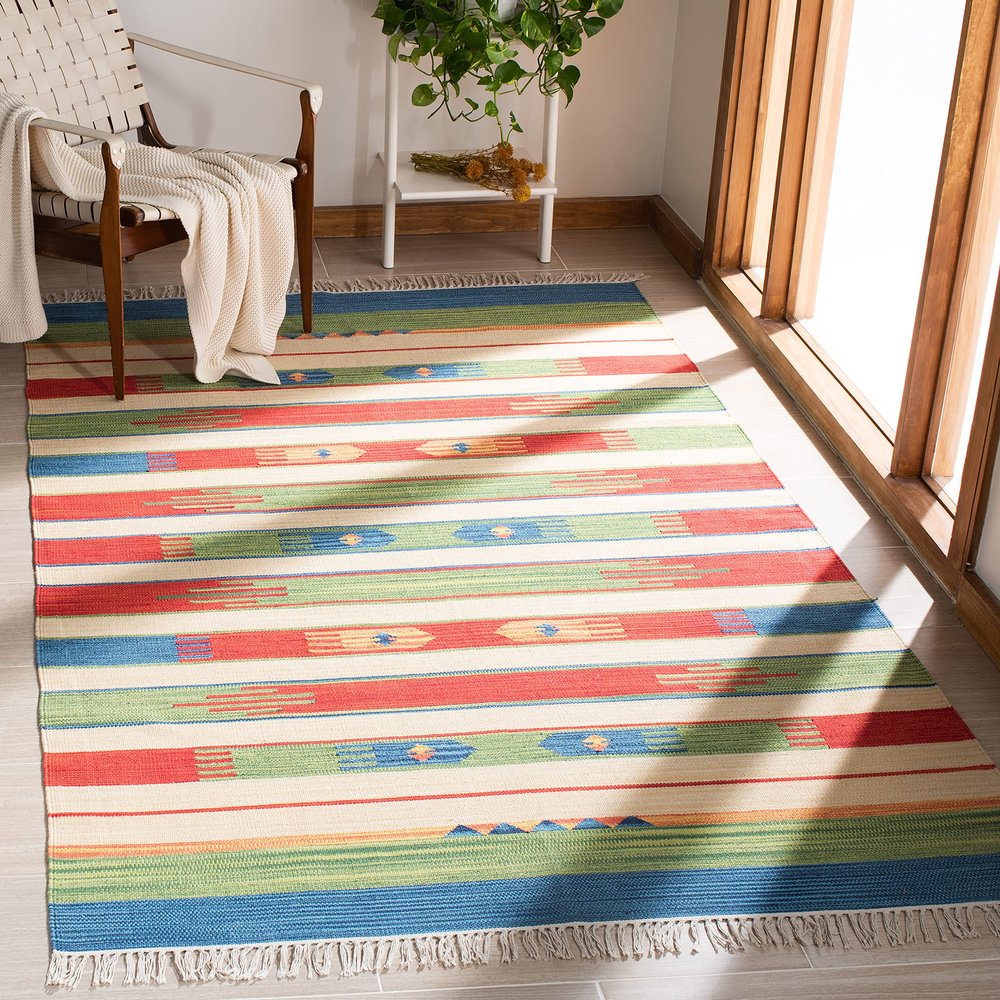 SAFAVIEH Montauk Collection Area Rug - 6' Square, Green & Blue, Handmade Boho Cotton, Ideal for High Traffic Areas in Living Room, Bedroom (MTK553Y)