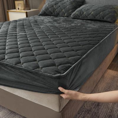 CFYCYHDZHT Bed Cover Room,Thick Warm Cotton Quilted Coral Velvet Mattress Protection Cover, Solid Color Non Slip Embroidery Crystal Velvet Bed Sheet Dark Grey 150cmx200cm