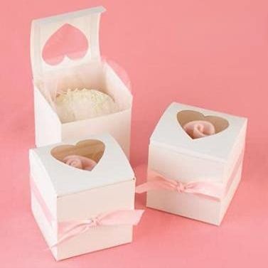 Crysdaralovebi 120pcs Clear Heart PVC Window Paper Single Cupcake Cake Box Wedding Favor Gift Boxes for Candy Wedding Favors and Gifts Boxes (Without Ribbon)