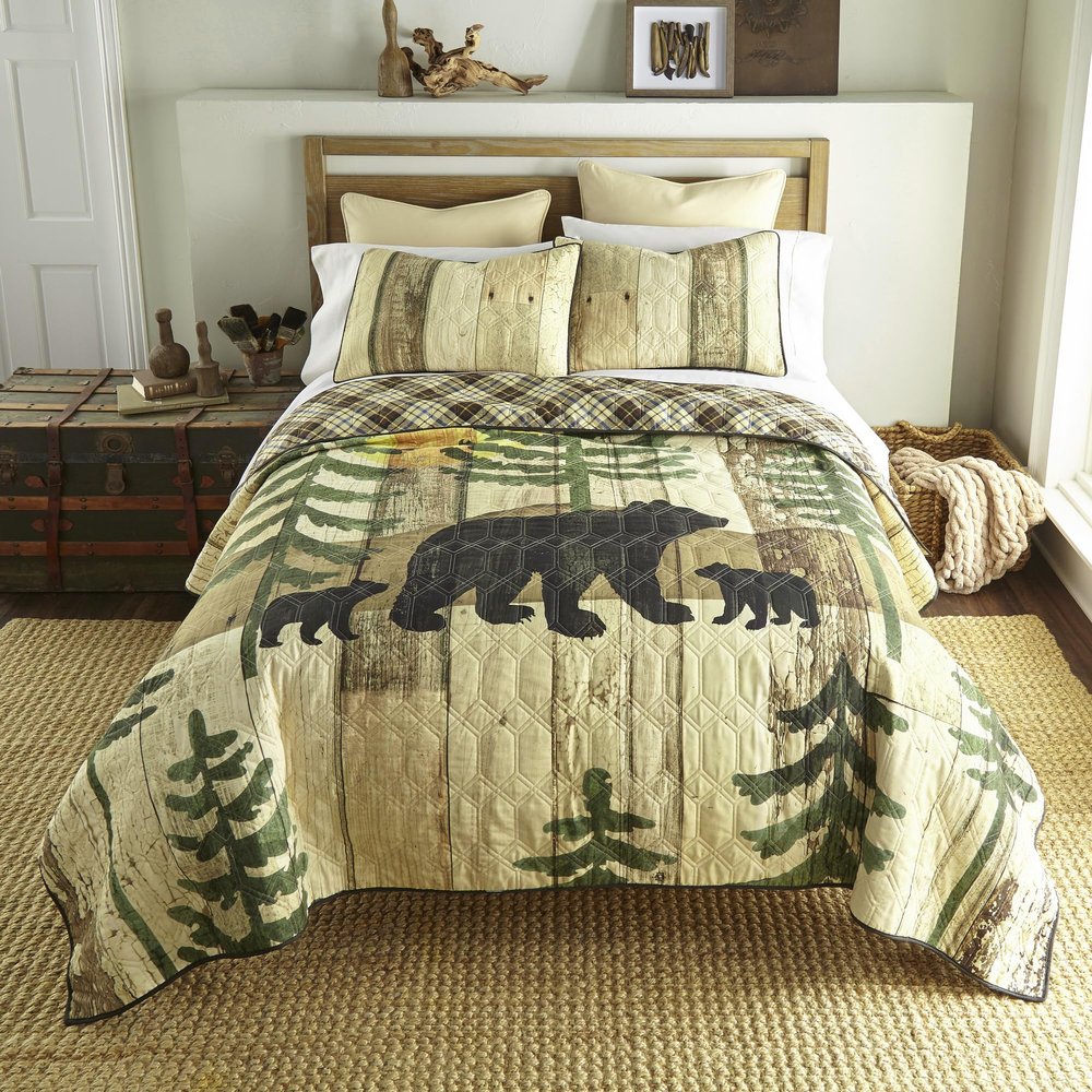 Donna Sharp Queen Polyester Bedding Set - 3 Piece - Painted Bear Lodge Quilt Set with Queen Quilt and Two Standard Pillow Shams - Machine Washable