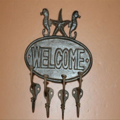 Salty Pelican Seahorse Beach Welcome Front Door Plaque/Wall Hooks Set, Surf Magic
