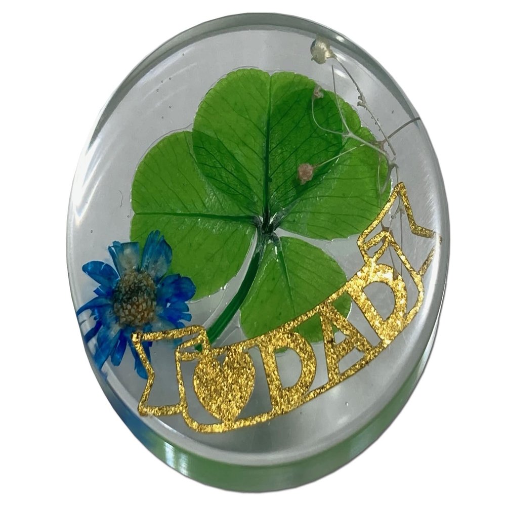 KIN-HEBI Real Four Leaf Clover Good Luck Pocket Token, Preserved, 1.25, Including Cutout Good Luck Word (DAD & Dried Flower)