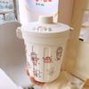 BDPP Trash Can Desktop Trash Can with Lid Mini Garbage Can Cute Sticker Garbage Bin Suitable for Desk Coffee Table Dressing Table USO Interior y Exterior (Color : B) view 3