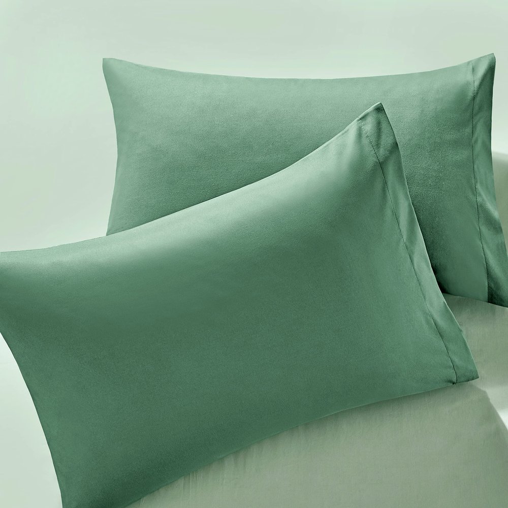 MILVOWOC Brushed Microfiber Pillowcases, Dark Green, 20x26 Inch