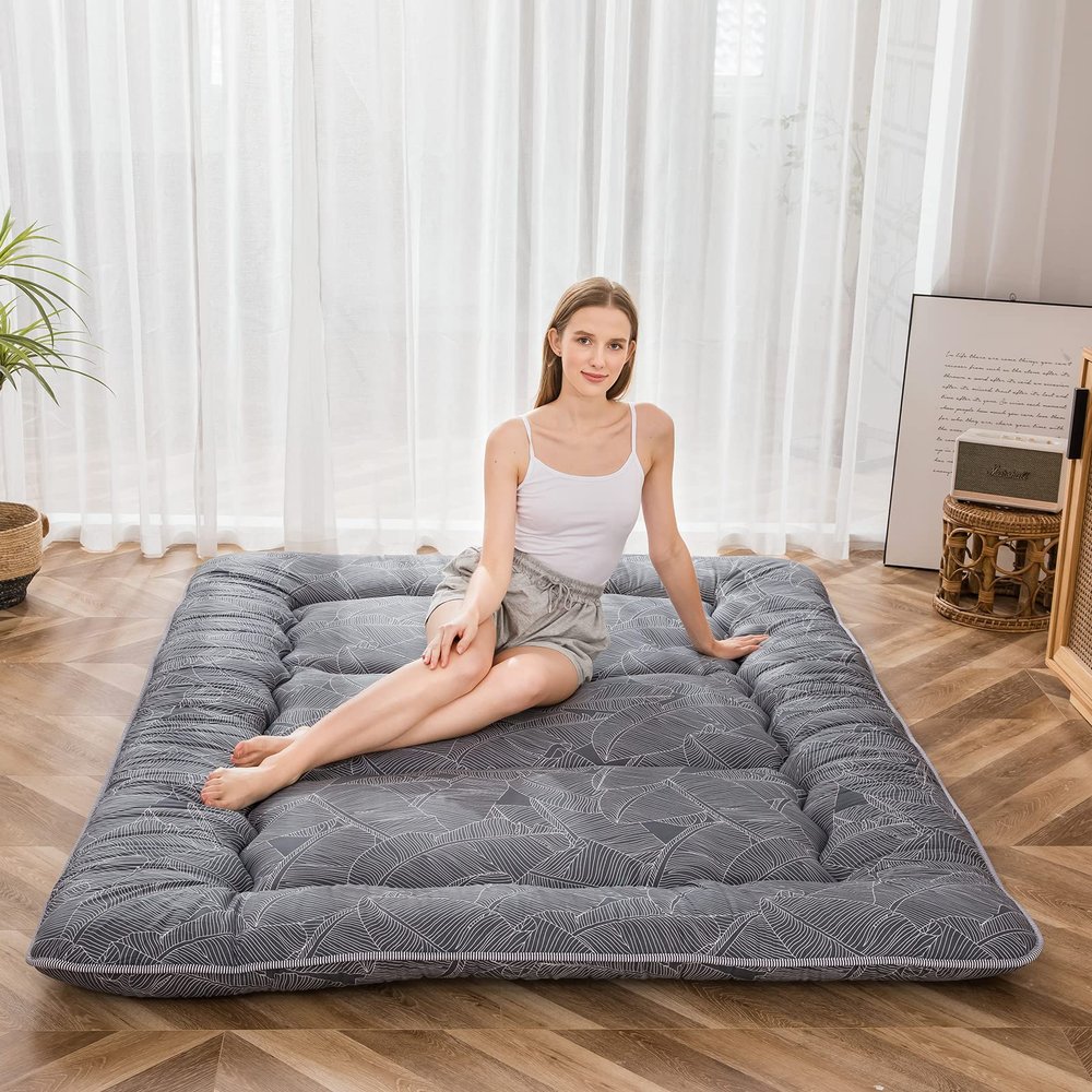 MAXYOYO Japanese Floor/Futon Mattress Thicken Sleeping Pad Roll Up Mattress Floor Lounger Bed Camping Mattress Guest Room Mattress Pad, Thick Soft and Comfortable, Black Leaf, Twin Size