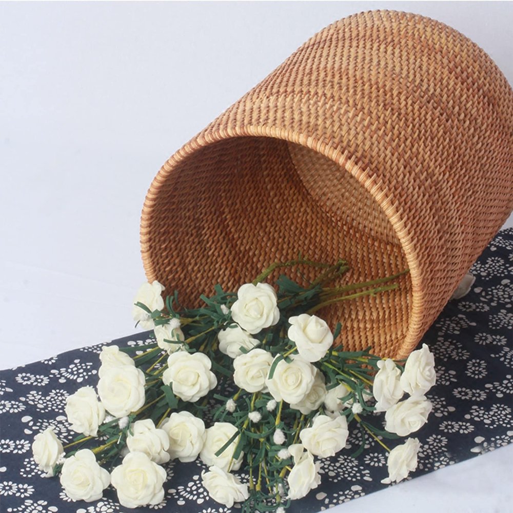 DRSFF Round Natural Rattan Trash Can Storage Bucket Waste Paper Basket Cylinder Desktop Wastebasket Nordic Living Room Bathroom Bedroom Household Light Luxury (Size : 26 * 30cm)