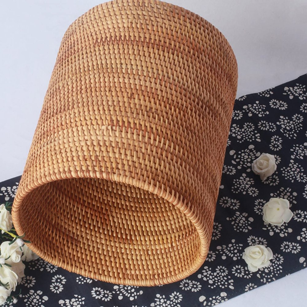 DRSFF Round Wastebasket Natural Rattan Storage Bucket Trash Can Cylinder Desktop Waste Paper Basket Nordic Living Room Bathroom Bedroom Household Light Luxury (Size : 26 * 30cm)