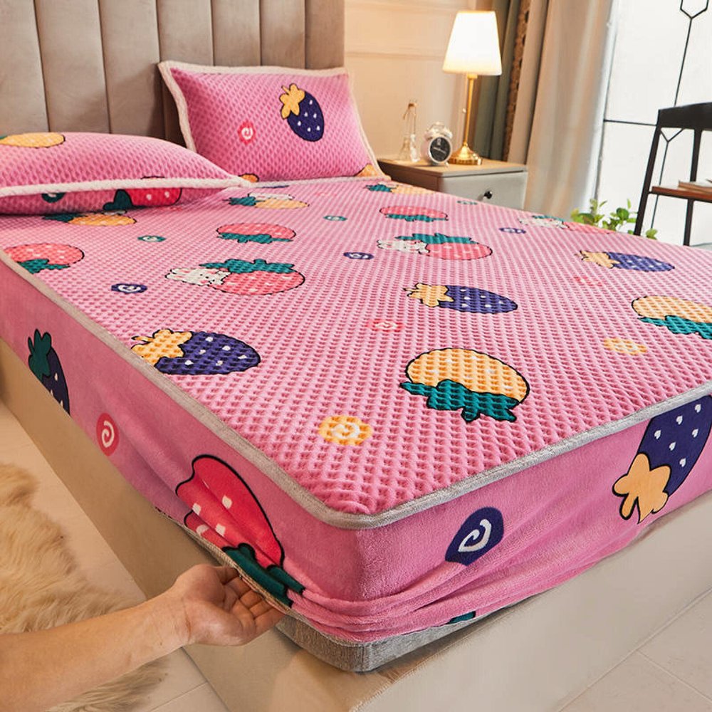 CFYCYHDZHT Ultra-Soft Deep Pocket,Winter Thick Solid Color Flannel Mattress Cover for The Full Queen Bed, Children's Room Warmth Printing Cartoon Bed Protector,Strawberry,150cmx200cm