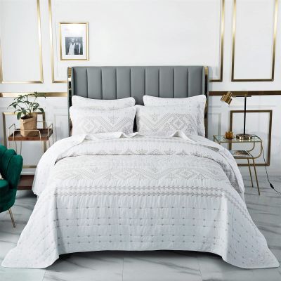 CCUNSZI 3 Piece Luxury Embroidered Bedspread Quilt Set King- All Season Quilts Comforter Lightweight Bedding Set with Pillow Shams,White,King
