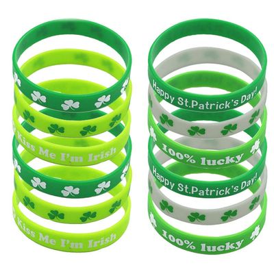 INOOMP 20pcs Clover Bracelet Festival Toy Wrist Straps Printing Wristbands Dress up Accessary St. Patricks Day Party Supplies (Random Pattern)