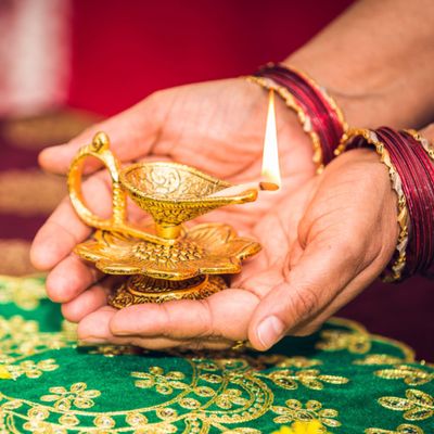 LoveNspire Lotus Brass Finish Diya Deepam Vilakku Samai Oil Lamps for Home Pooja Room Diwali Decor Mandir Temple Akhand Diya Indian Traditional Hindu Puja Religious Deepawali Housewarming Return Gifts