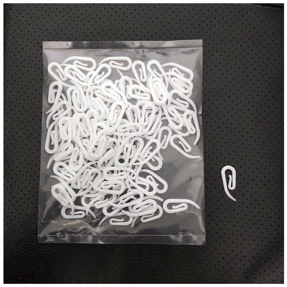 Cheeroyal 100 Pack White Plastic Curtain Hooks,Curtain Hooks White Curtain Header Tape Drapery Hooks for Door Curtain, Window Curtain,2.8x1.2 cm