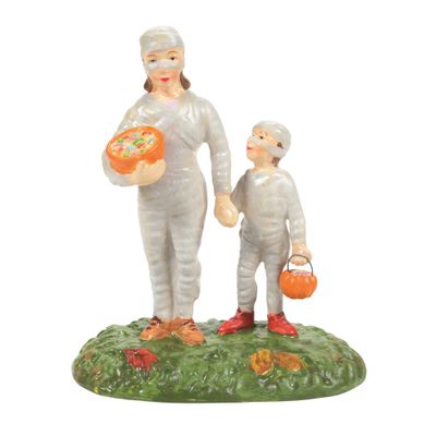 Department 56 Snow Village Halloween Accessories Mommy Treats Figurine, 4.53 Inch, Multicolor
