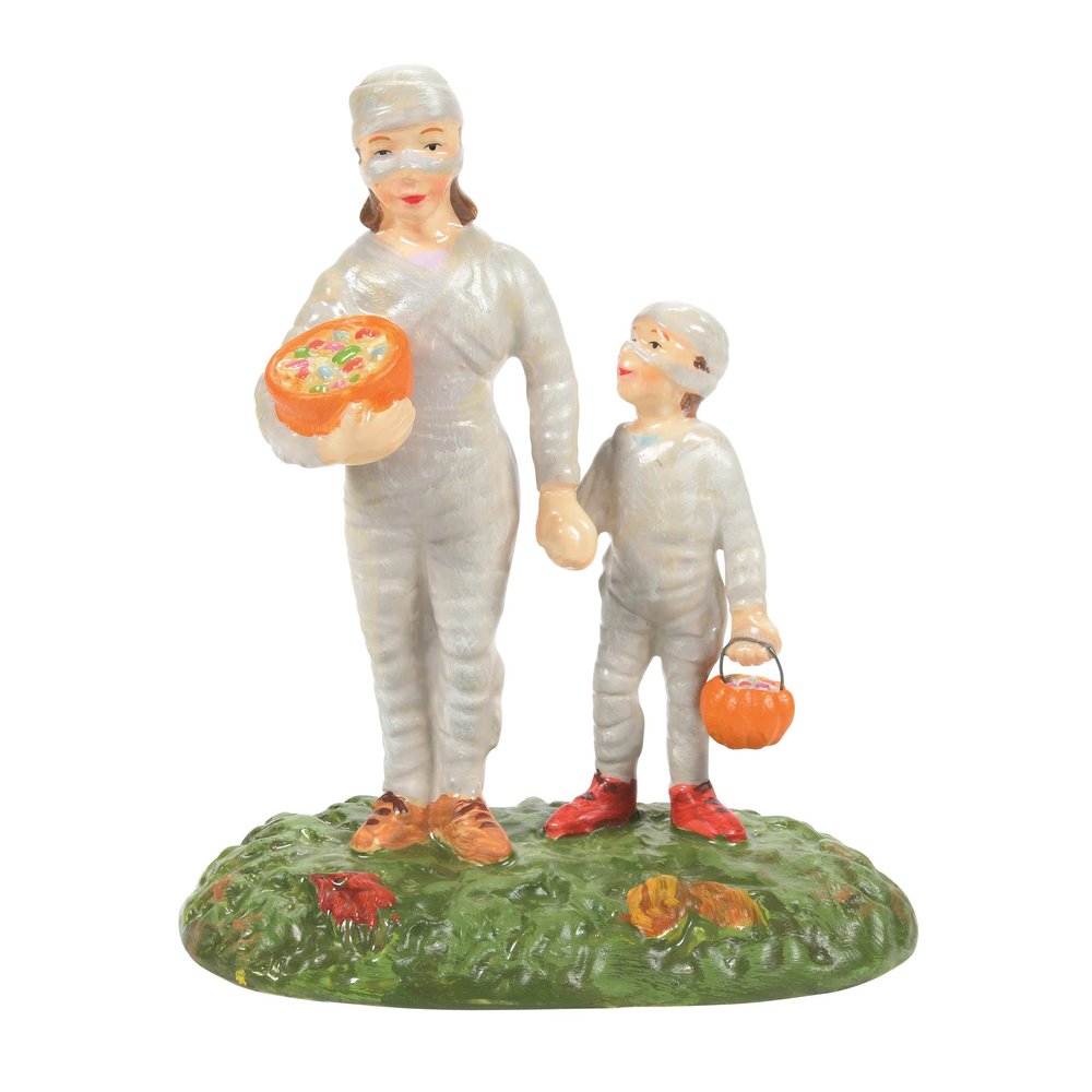 Department 56 Snow Village Halloween Accessories Mommy Treats Figurine, 4.53 Inch, Multicolor