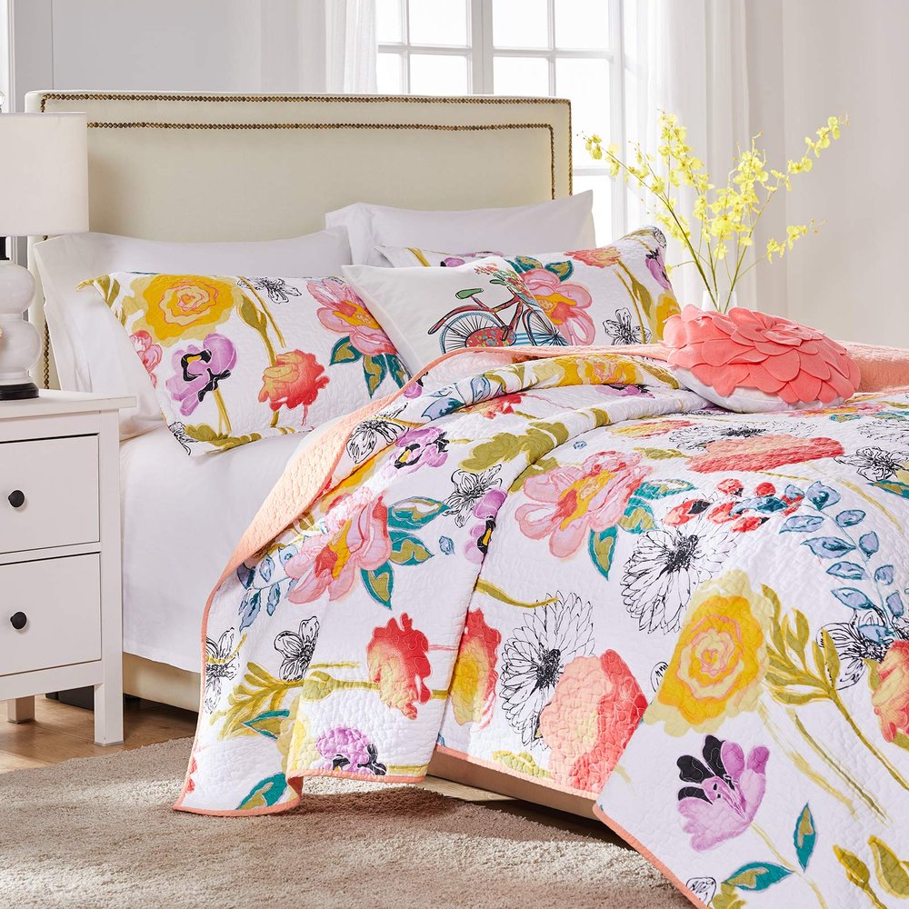 Greenland Home Watercolor Dream 100% Cotton Modern Floral Quilt Set with Decorative Pillows, 4-Piece Twin/XL, White