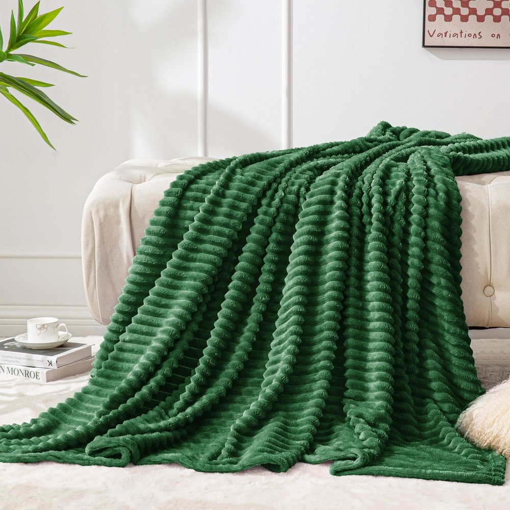 BEDELITE Fleece Blanket Twin Size  3D Ribbed Jacquard Soft and Warm Decorative Fuzzy Blankets  Cozy, Fluffy, Plush Lightweight Throw Blankets for Couch, Bed, Sofa(Green, 60x80 inches)