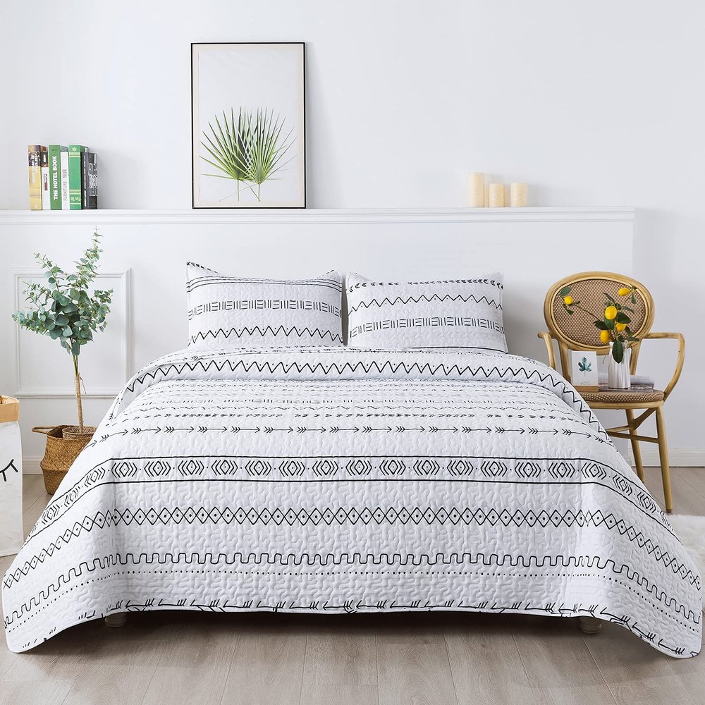 Andency White Twin Quilt Set, 2 Pieces Boho Lightweight Soft Striped Bedspread for All Season (68"x86"), Printed Bohemian Polyester Reversible Coverlet Comoforter Sets