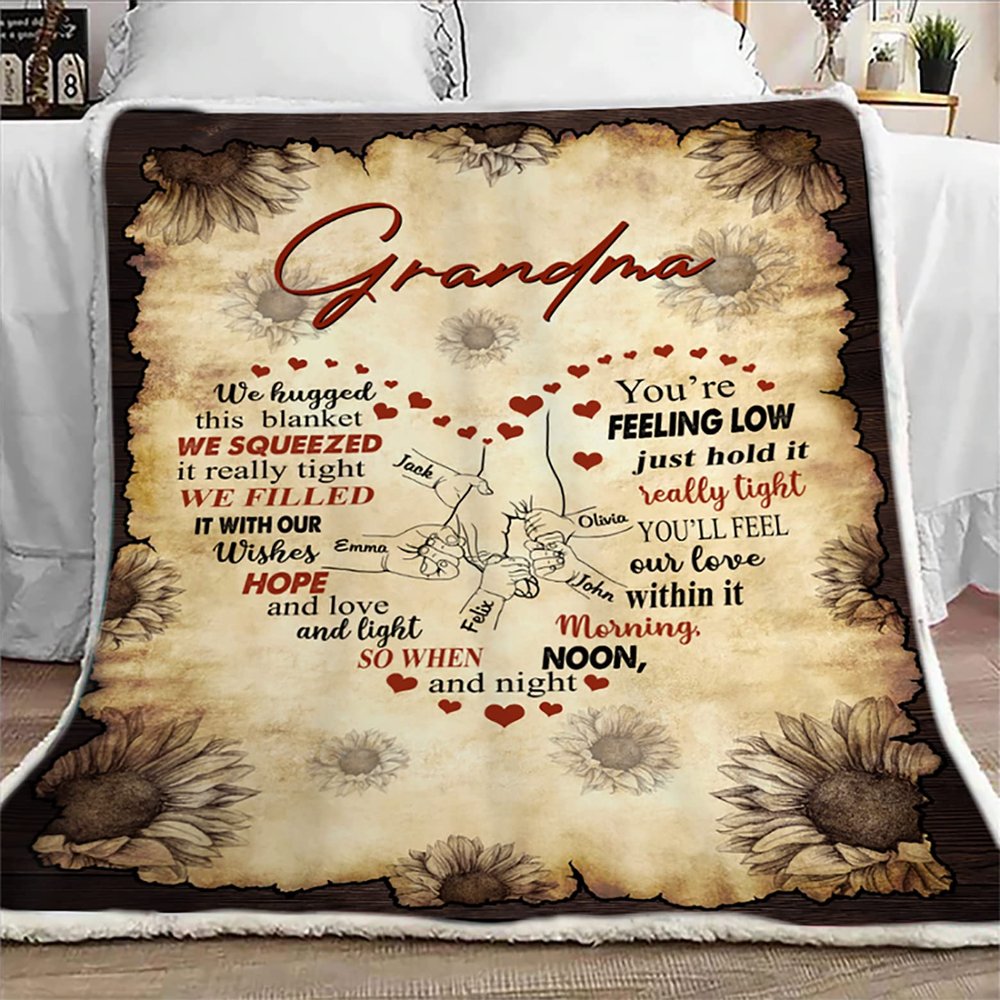 NAZENTI Personalized Blanket Letter Blanket Birthday Gift for Mom Gift for Her Nana Birthday Gift for Mom Grandma Gift for Wife Flower Black White (Hand Grandma)