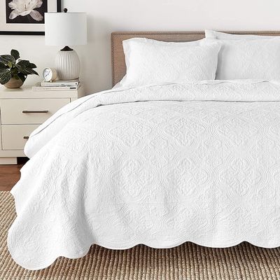 Cozy Line Home Fashions 100% Cotton Victorian Medallion Solid White Matelasse Embossed Bedding Quilt Set, Reversible Lightweight Bedspread, Coverlet for All Season (Blantyre - White, Queen - 3 Piece)