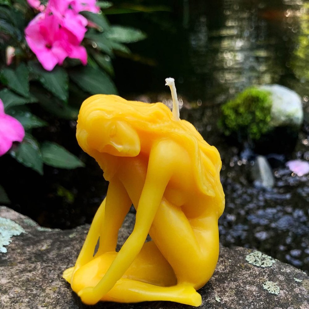 100% Beeswax Girl Candle/All Natural Bees Wax Woman Body/Women/Lady/Feminine/Feminism/Friend/Handmade/Mother/Sister/Aunt