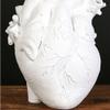 6 Inches Creative Anatomical Heart Vase,Heart Shaped Decor Resin Flower Pot Modern Unique Nordic Art Style Decorative Vase for Desktop Home Decoration Wedding Valentine's Day Gift (White) view 3