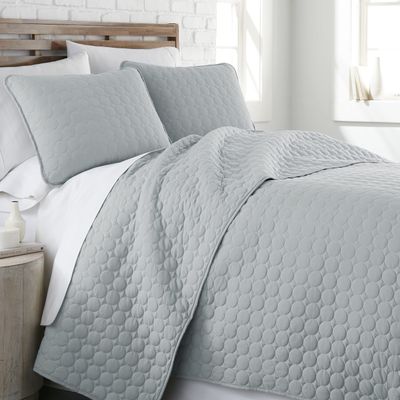 Southshore Fine Living, Inc. Lightweight Quilt, Oversized Quilts for King Bed, Soft Coverlet, 3-Piece Bedspread Set with Two Matching Quilted Pillow Shams, All Season Cal/King Quilt, Harbor Mist Blue