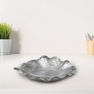 Handmade Decorative Silver Color Coated 12 x 11.5 x 3 Cms Aluminium Tray GMVK052