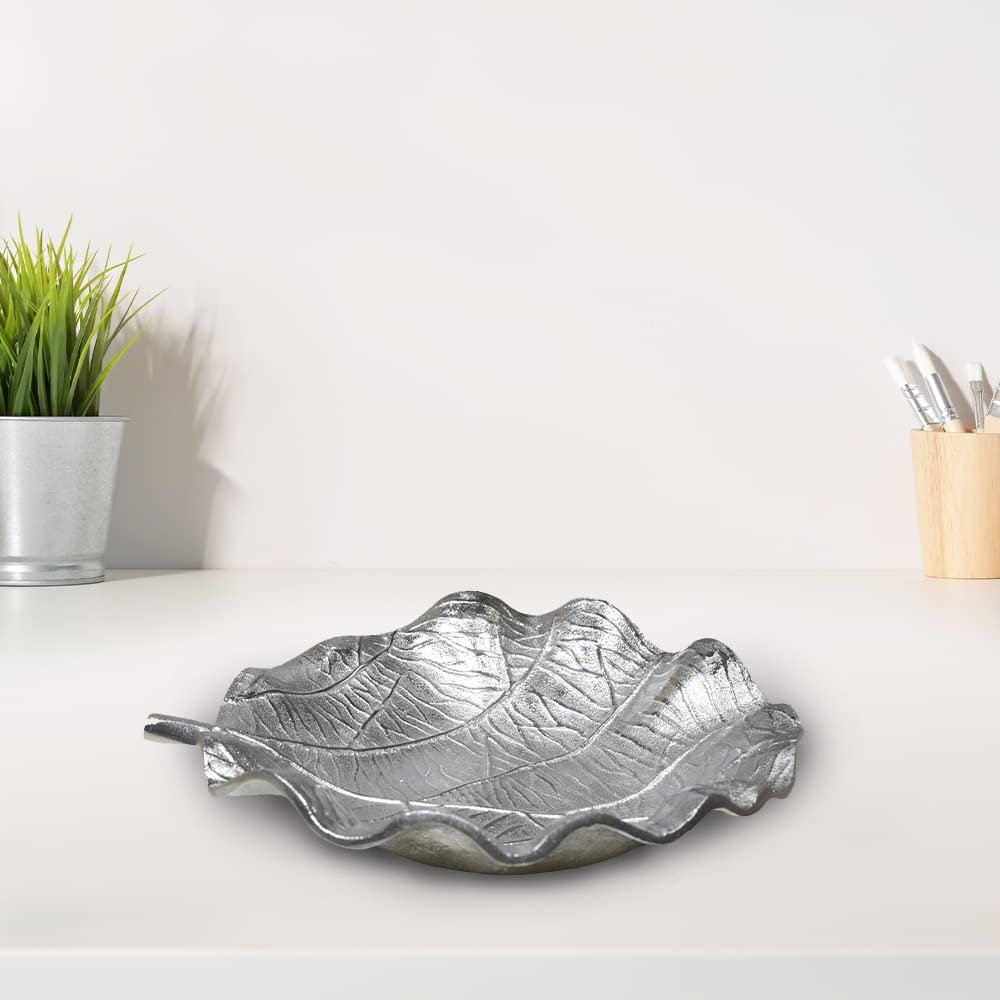 Handmade Decorative Silver Color Coated 12 x 11.5 x 3 Cms Aluminium Tray GMVK052
