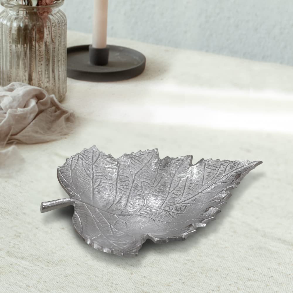 Handmade Decorative Silver Color Coated 13.3 x 10 x 2.9 Cms Aluminium Tray GMVK061