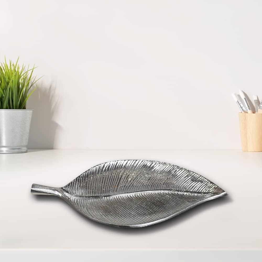 Handmade Decorative Silver Color Coated 27.5 x 15.5 x 2 Cms Aluminium Tray GMVK037